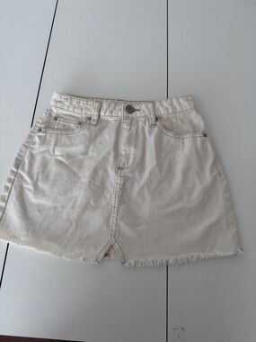High-Rise Cream Denim Skirt with Frayed Hem Size XS